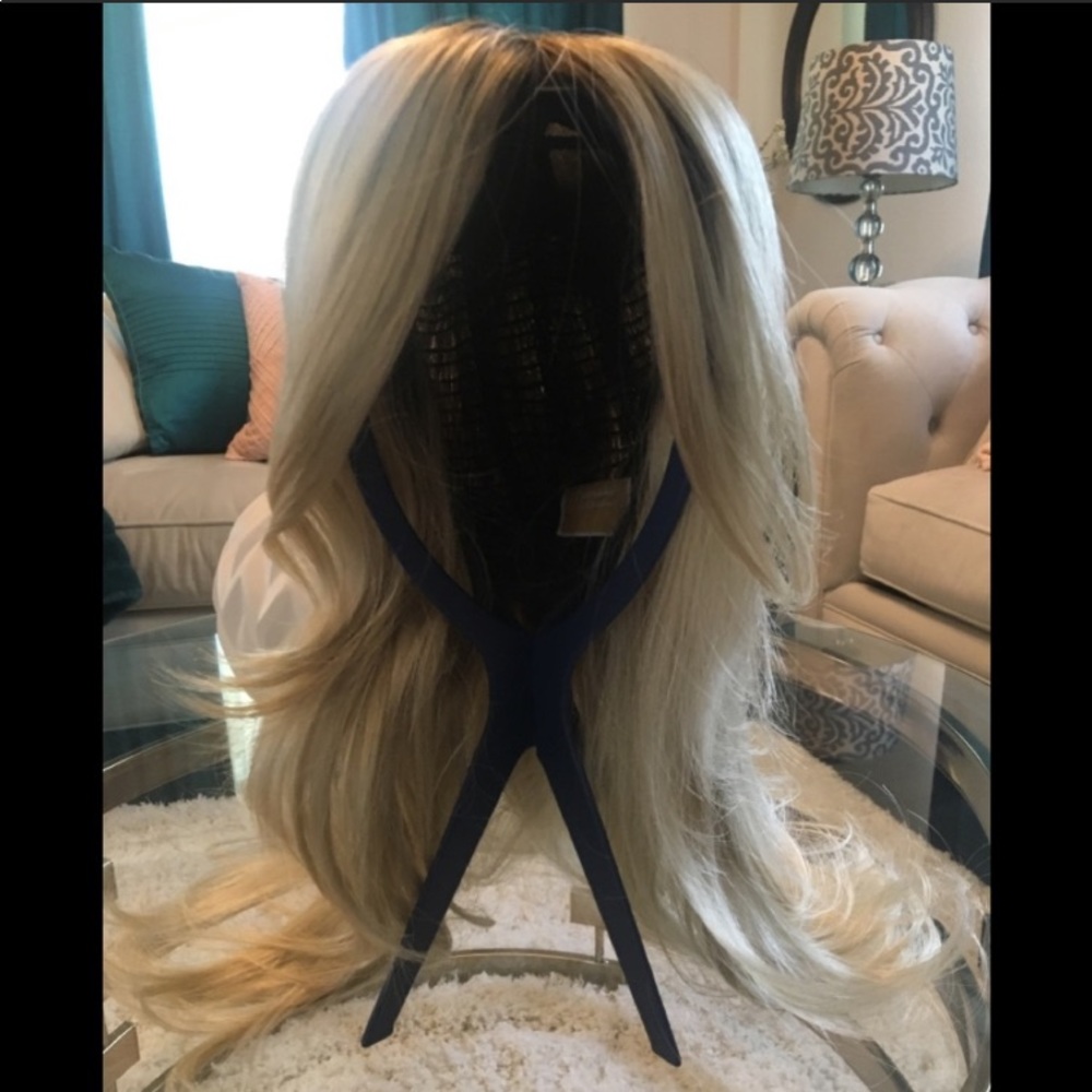Noriko Janelle synthetic wig with mono top